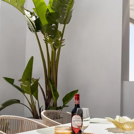 Dunes Penthouse - Brand New, Splendid Rooftop, Pool & Sea View 아파트