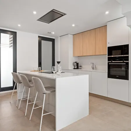 Dunes Penthouse - Brand New, Splendid Rooftop, Pool & Sea View 마르베야