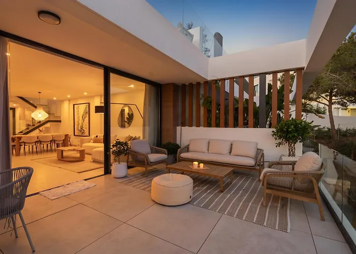 Dunes Penthouse - Brand New, Splendid Rooftop, Pool & Sea View