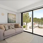 Dunes Penthouse - Brand New, Splendid Rooftop, Pool & Sea View Daire