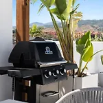 Daire Dunes Penthouse - Brand New, Splendid Rooftop, Pool & Sea View